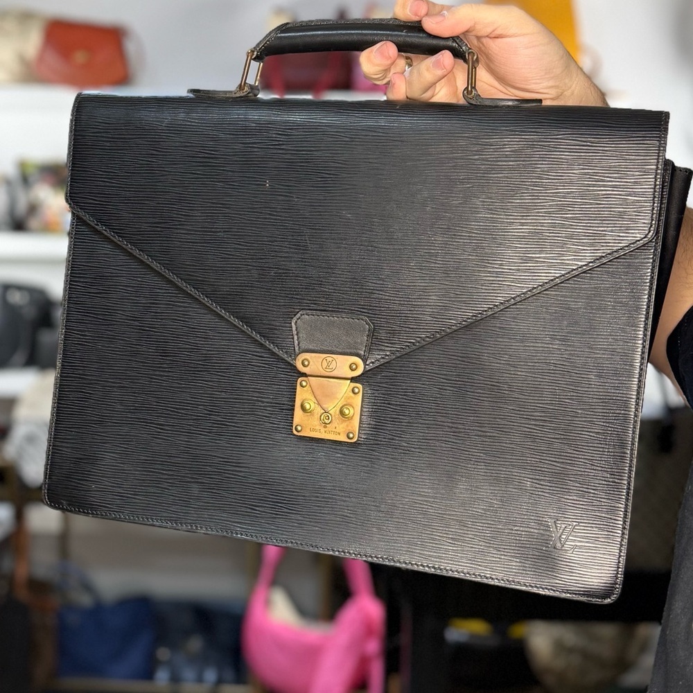 LV BLACK EPI BREIFCASE